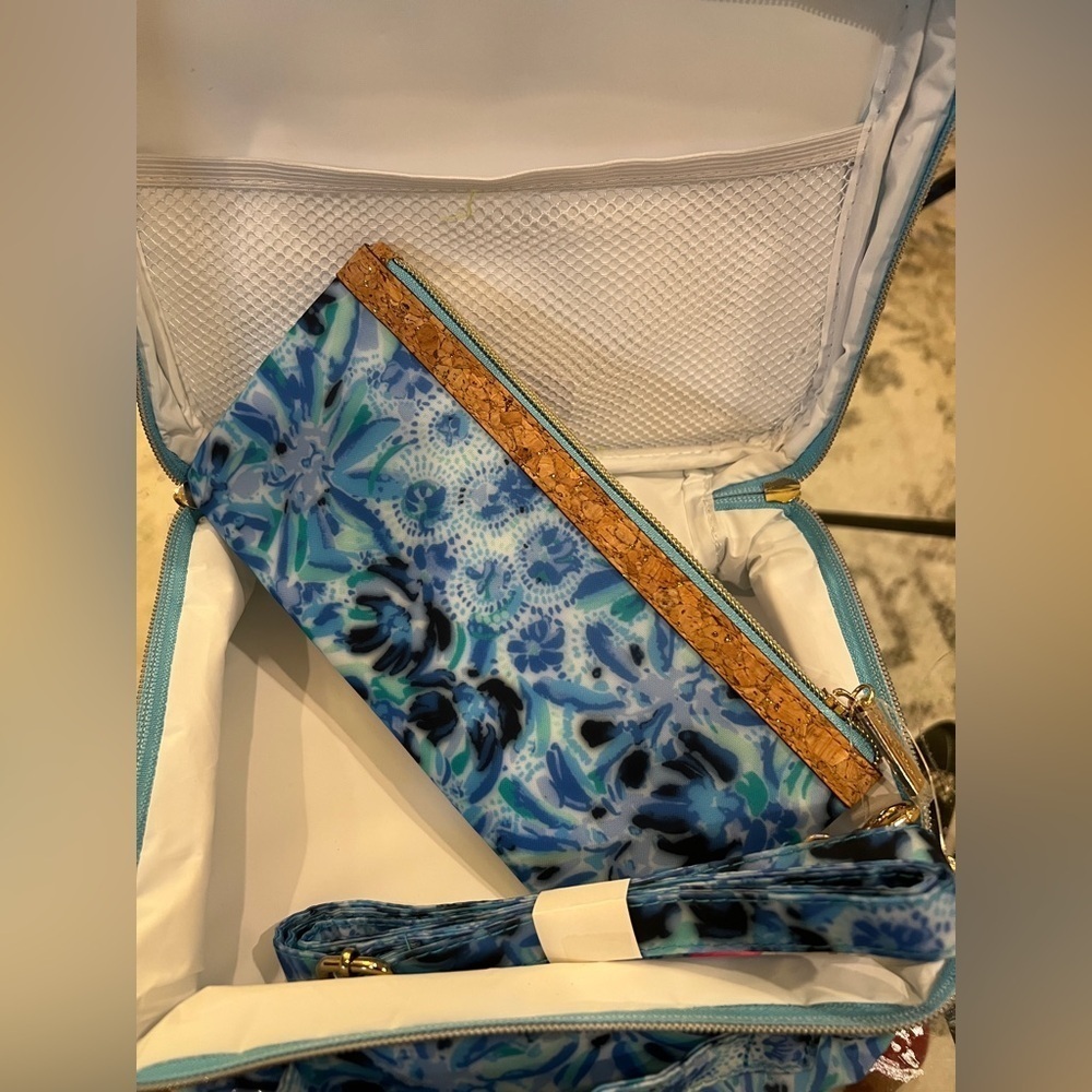 Lilly Pulitzer Iris Blue High Maintenance Insulated Lunch Bag Crossbody Tote NWT - Picture 4 of 6